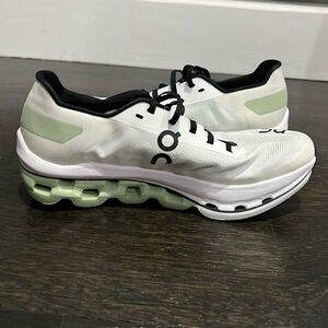 On Cloudboom Echo size 6 like new